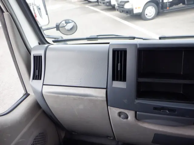 いすゞ エルフ BDG-NKR85R(2WD)の写真44