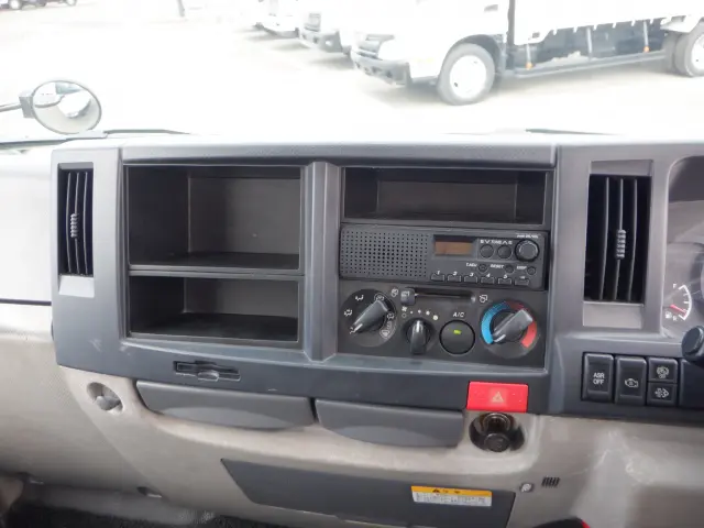 いすゞ エルフ BDG-NKR85R(2WD)の写真45