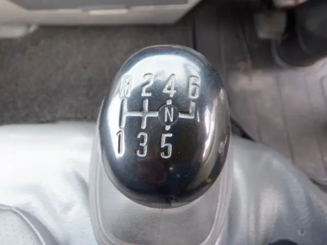 いすゞ エルフ BDG-NKR85R(2WD)の写真46