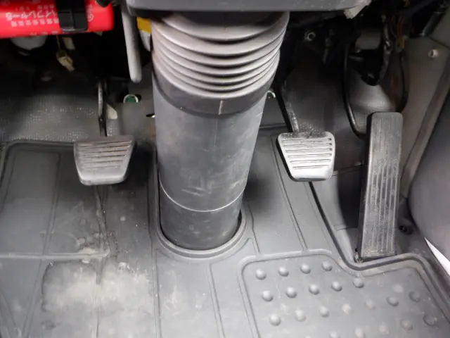 いすゞ エルフ BDG-NKR85R(2WD)の写真47