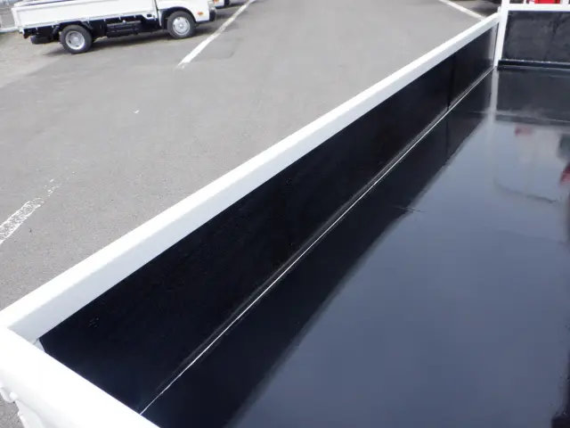 いすゞ エルフ TKG-NKR85R(2WD)の写真9