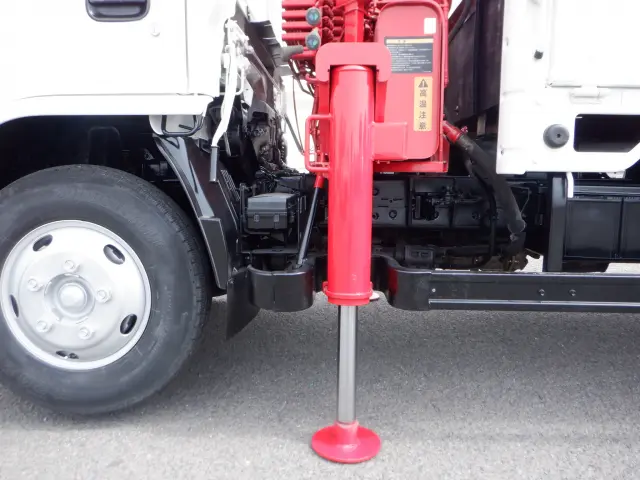 いすゞ エルフ TKG-NKR85R(2WD)の写真15