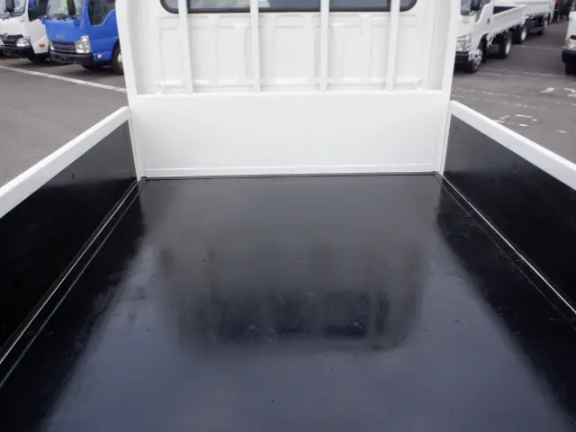 いすゞ エルフ 2RG-NHR88A(2WD)の写真3