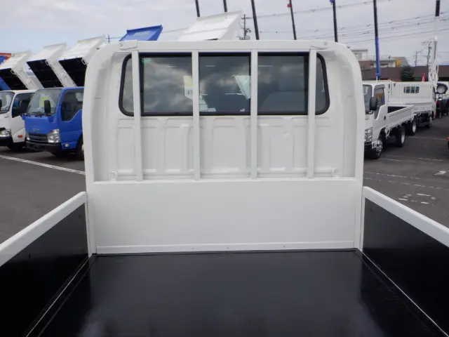 いすゞ エルフ 2RG-NHR88A(2WD)の写真7