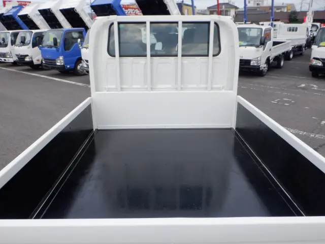 いすゞ エルフ 2RG-NHR88A(2WD)の写真8