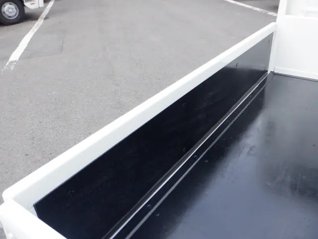 いすゞ エルフ 2RG-NHR88A(2WD)の写真9