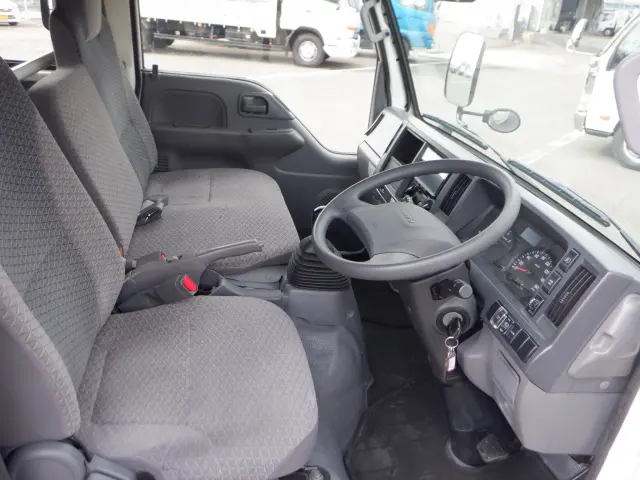 いすゞ エルフ 2RG-NHR88A(2WD)の写真26