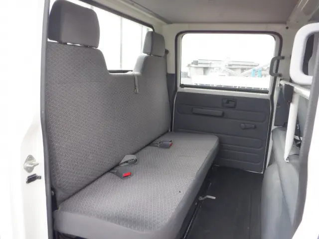 いすゞ エルフ 2RG-NHR88A(2WD)の写真35