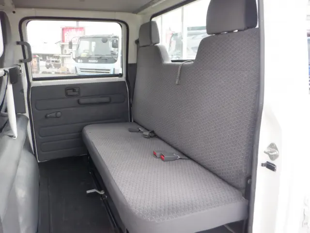 いすゞ エルフ 2RG-NHR88A(2WD)の写真36