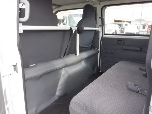 いすゞ エルフ 2RG-NHR88A(2WD)の写真37