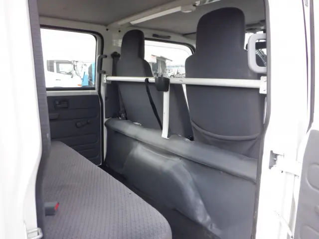 いすゞ エルフ 2RG-NHR88A(2WD)の写真38