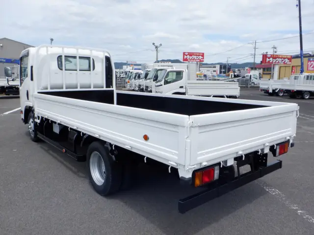 いすゞ エルフ TRG-NNR85AR(2WD)の写真6