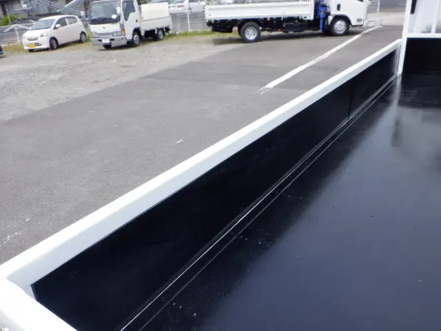 いすゞ エルフ TRG-NNR85AR(2WD)の写真9