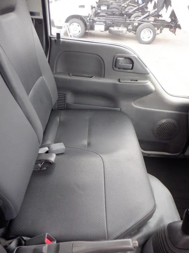 いすゞ エルフ TPG-NJR85A(2WD)の写真31