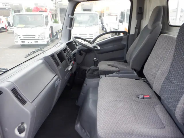 いすゞ エルフ TRG-NNR85AR(2WD)の写真32