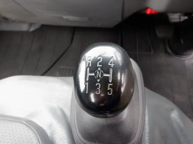 いすゞ エルフ TPG-NJR85A(2WD)の写真37