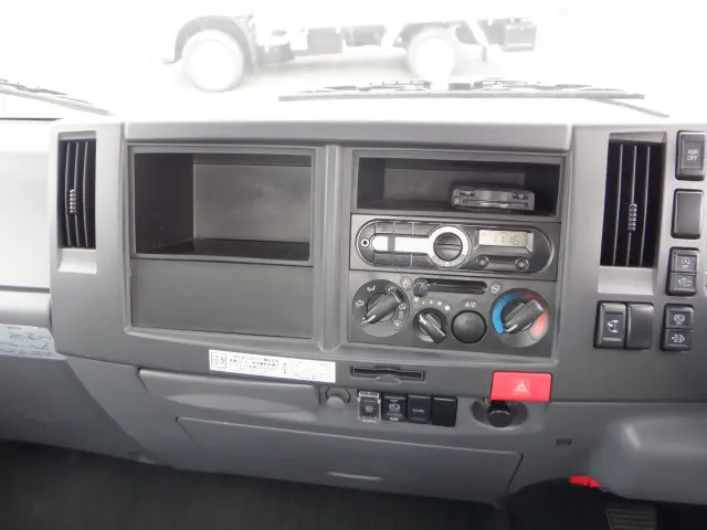 いすゞ エルフ TRG-NNR85AR(2WD)の写真37