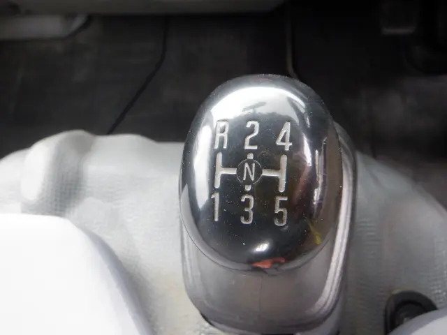 いすゞ エルフ TRG-NJR85A(2WD)の写真29