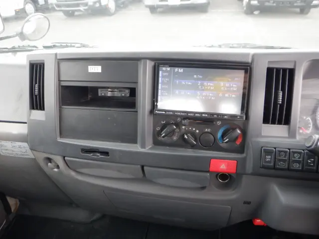いすゞ エルフ TRG-NJR85A(2WD)の写真32