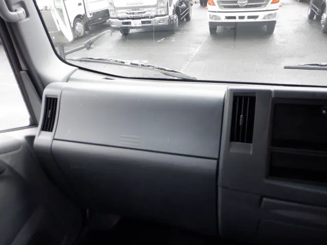 いすゞ エルフ TPG-NNR85AR(2WD)の写真37