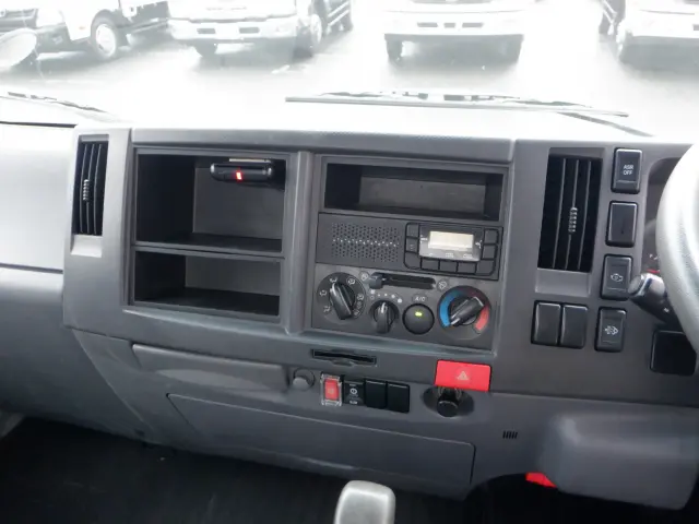 いすゞ エルフ TPG-NNR85AR(2WD)の写真38