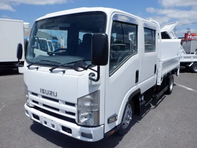 いすゞ エルフ SKG-NLR85AR(2WD)の写真1