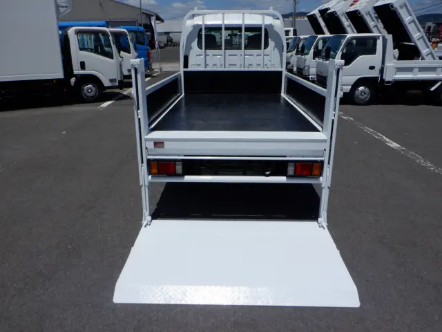 いすゞ エルフ SKG-NLR85AR(2WD)の写真3