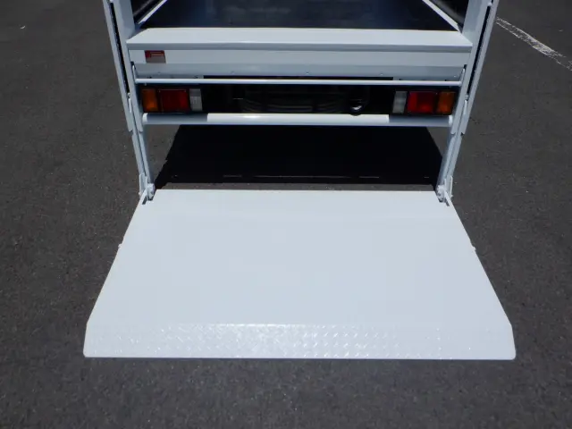 いすゞ エルフ SKG-NLR85AR(2WD)の写真10