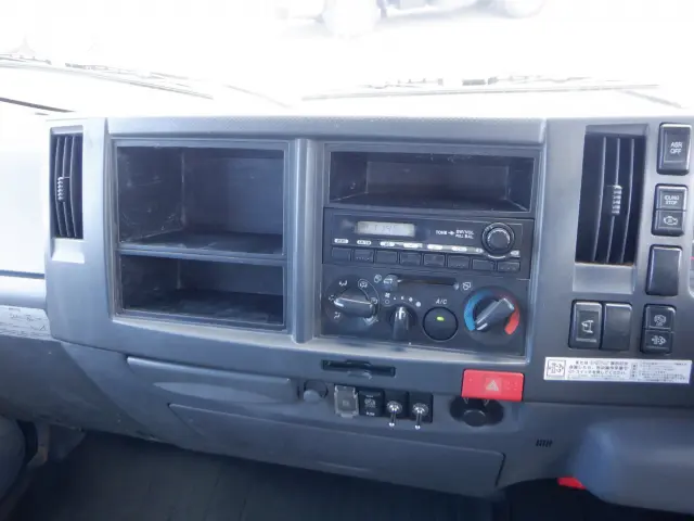 いすゞ エルフ SKG-NLR85AR(2WD)の写真31