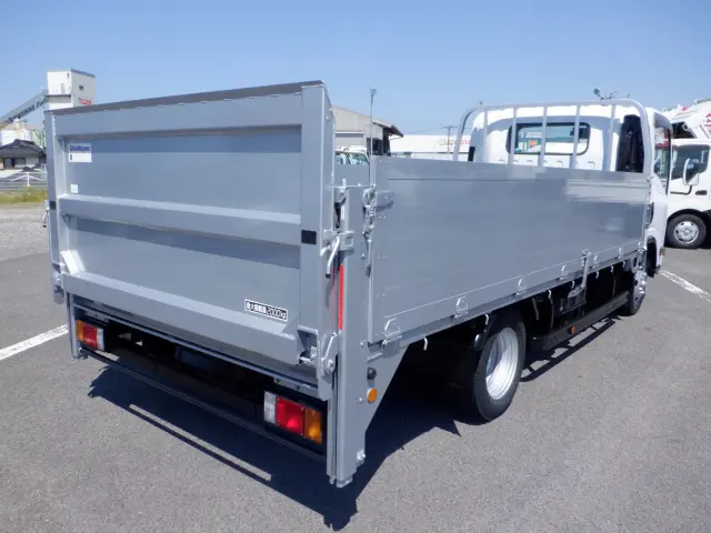 いすゞ エルフ TRG-NPR85AR(2WD)の写真2