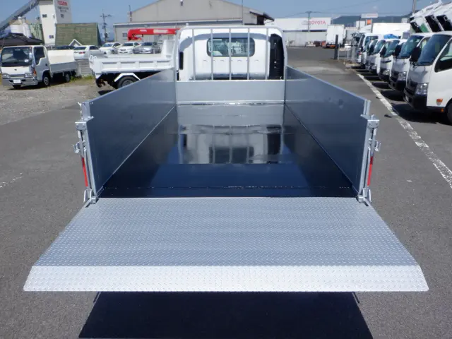 いすゞ エルフ TRG-NPR85AR(2WD)の写真8