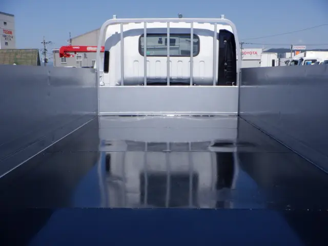 いすゞ エルフ TRG-NPR85AR(2WD)の写真9