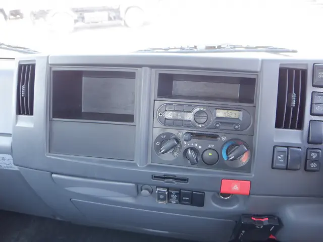いすゞ エルフ TRG-NPR85AR(2WD)の写真40