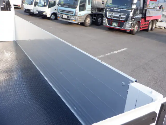 いすゞ エルフ 2RG-NPR88YN(2WD)の写真10