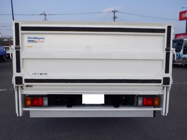 いすゞ エルフ 2RG-NPR88YN(2WD)の写真11