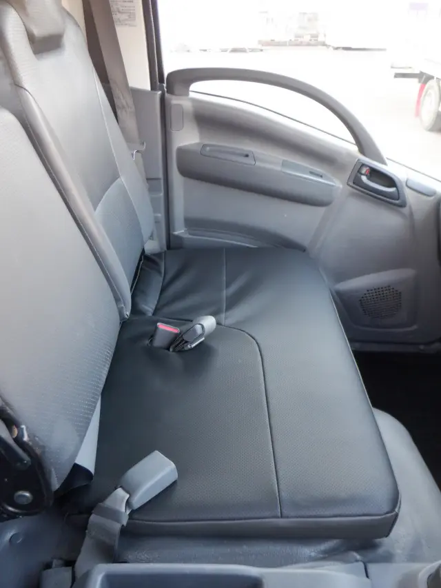 いすゞ エルフ 2RG-NPR88YN(2WD)の写真34