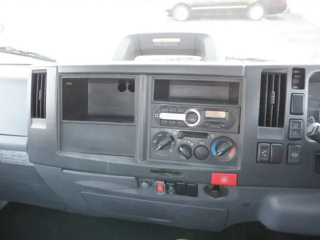 いすゞ エルフ 2RG-NPR88YN(2WD)の写真38