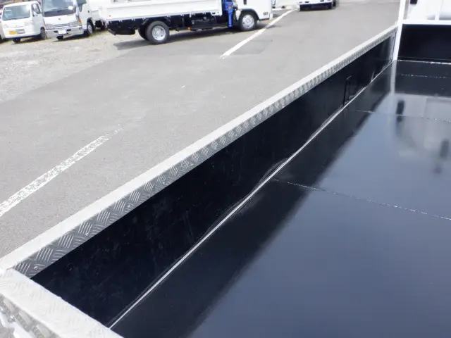 いすゞ エルフ 2RG-NPR88YN(2WD)の写真8