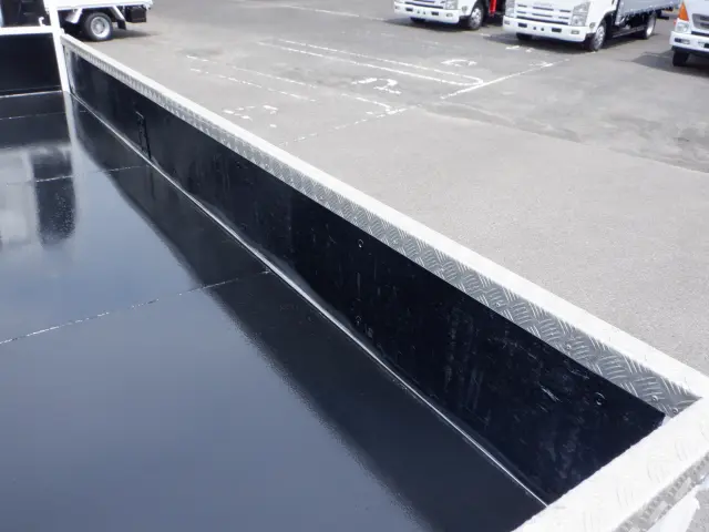 いすゞ エルフ 2RG-NPR88YN(2WD)の写真9