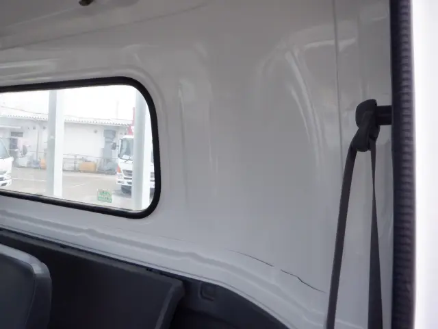いすゞ エルフ 2RG-NPR88YN(2WD)の写真33