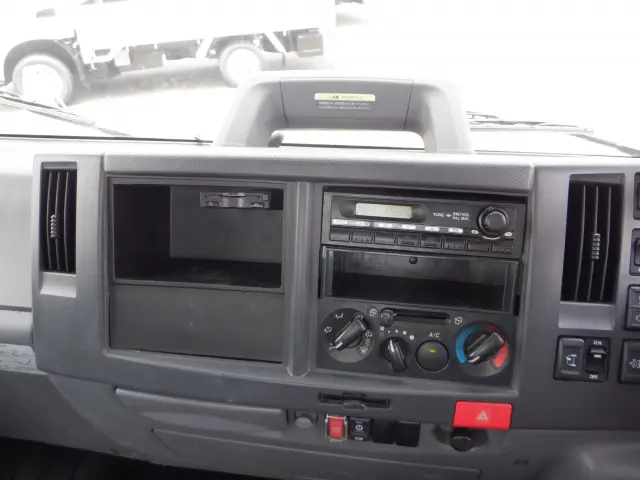 いすゞ エルフ 2RG-NPR88YN(2WD)の写真35