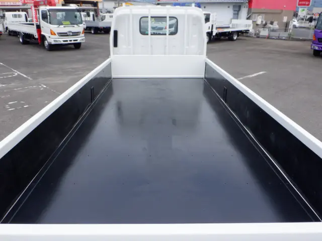 いすゞ エルフ 2RG-NMR88AR(2WD)の写真3