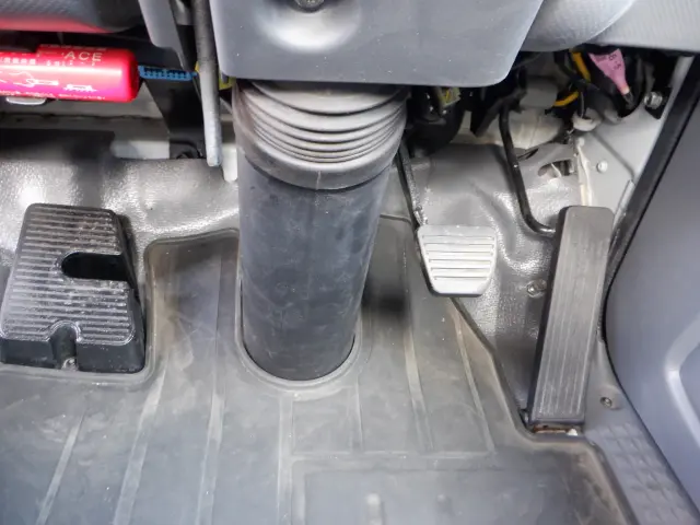 いすゞ エルフ 2RG-NMR88AR(2WD)の写真38