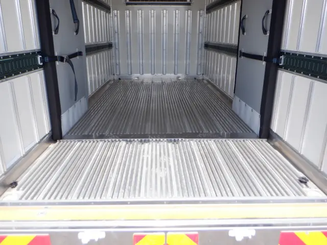 いすゞ エルフ TPG-NPR85AN(2WD)の写真8
