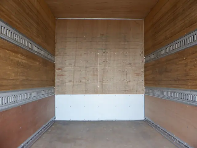 いすゞ エルフ TRG-NMR85AN(2WD)の写真8