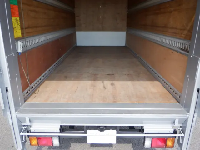 いすゞ エルフ TRG-NMR85AN(2WD)の写真10