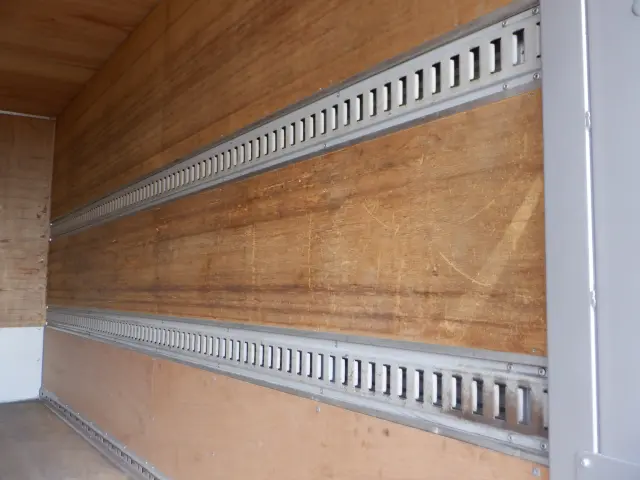 いすゞ エルフ TRG-NMR85AN(2WD)の写真12