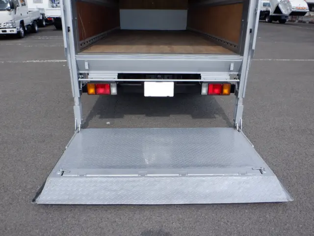 いすゞ エルフ TRG-NMR85AN(2WD)の写真13