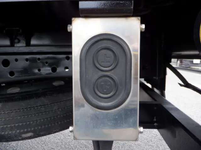 いすゞ エルフ TRG-NMR85AN(2WD)の写真17