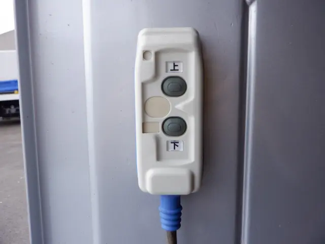 いすゞ エルフ TRG-NMR85AN(2WD)の写真18